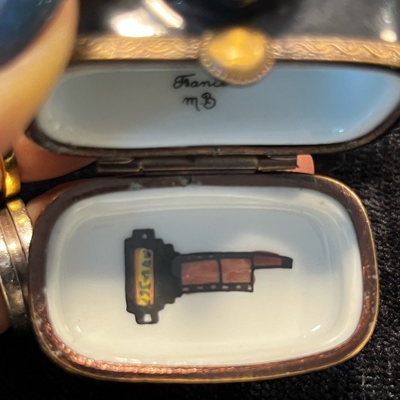 Limoges camera with a roll of film painted inside - Picture 5 of 6
